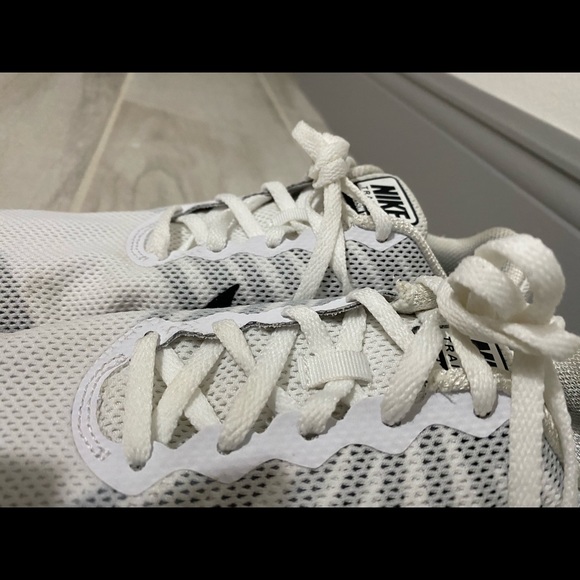 Nike shoes - Picture 4 of 7